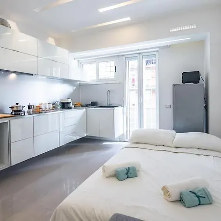 My Cozy White House Apartment Rome