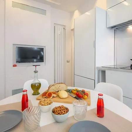 My Cozy White House Apartment *